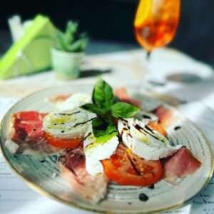 Crudo e caprese di bufala Crudo e caprese di bufala